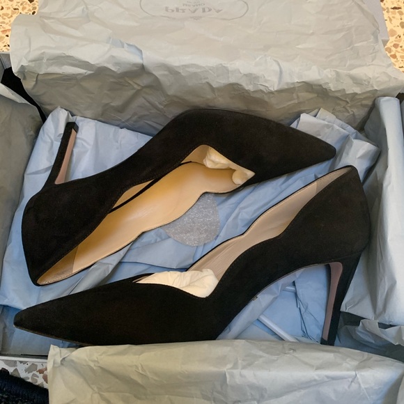 New in box Prada scalloped suede pumps in black - Picture 4 of 9
